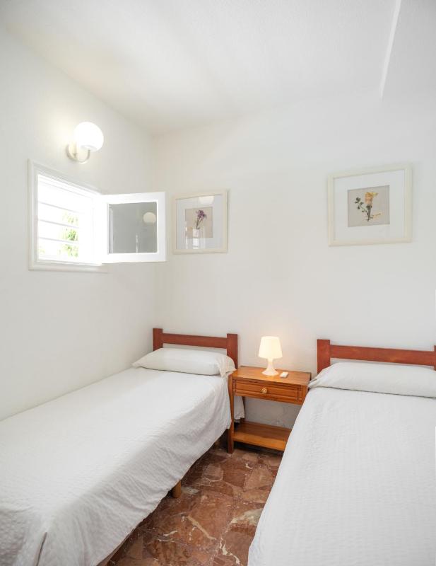 Two-Bedroom Bungalow image 4