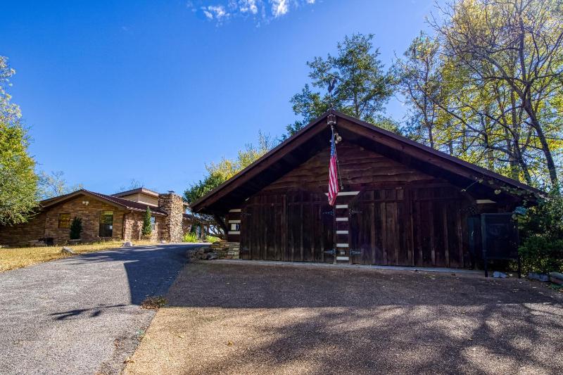 Haleywood Private 125 acres on Lake Douglas with 2 cabins Seasonal Pool Boat Dock Free Ticket! - image 47