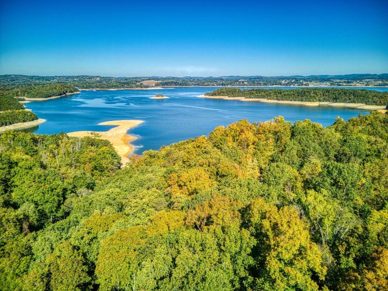 Haleywood Private 125 acres on Lake Douglas with 2 cabins Seasonal Pool Boat Dock Free Ticket! - image 7
