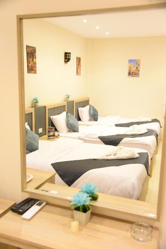 Standard Triple Room image 3