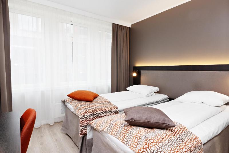 Standard Twin Room image 4