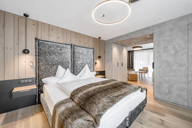 Superior Double Room image 3