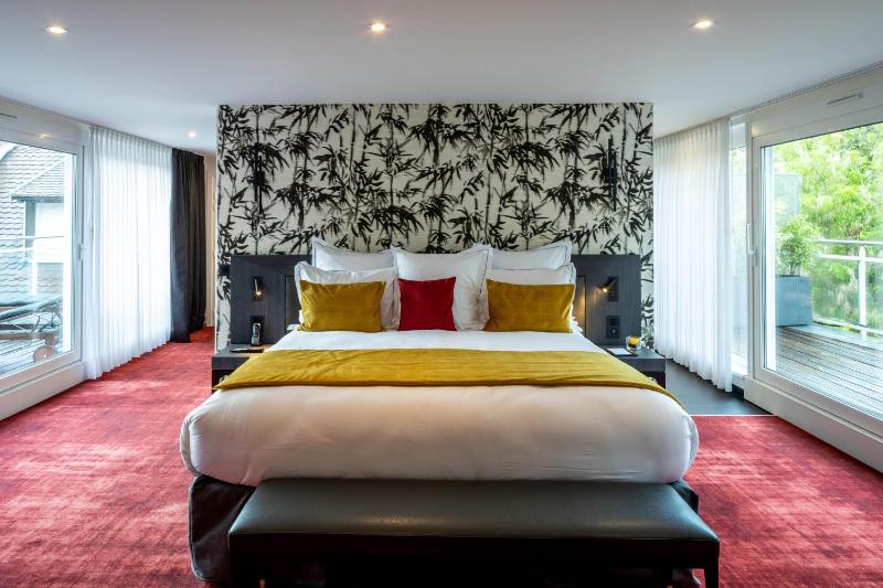 Suite with Spa Bath image 1