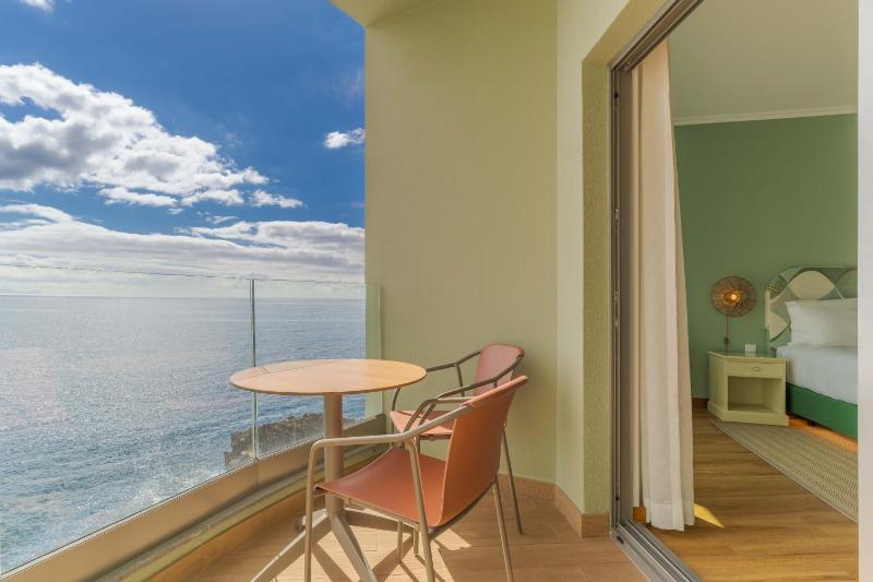 Triple Room with Sea View image 4