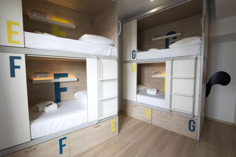 Bed in 8-Bed Dormitory Room image 2