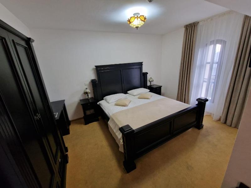 Standard King Room image 1