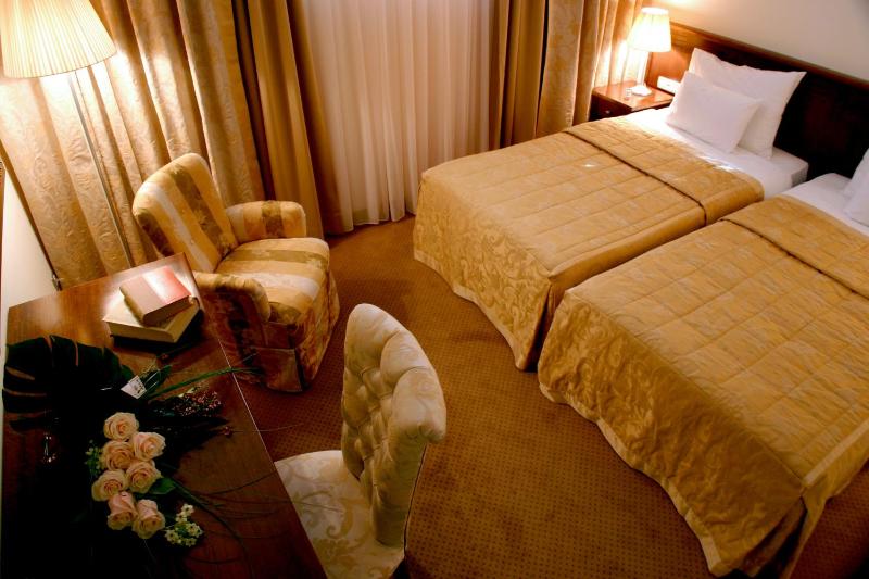 Economy Double Room image 3
