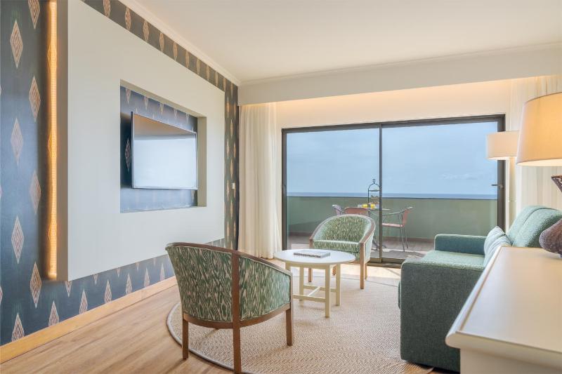 Suite with Sea View image 3