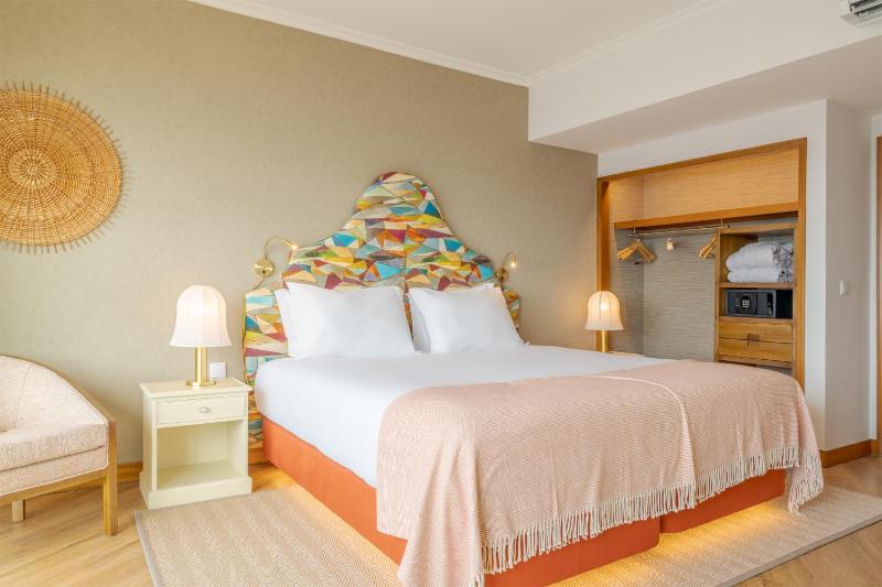 Suite with Sea View image 2