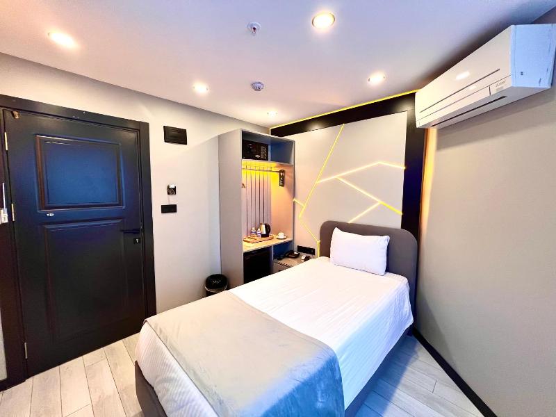 Deluxe Single Room image 3