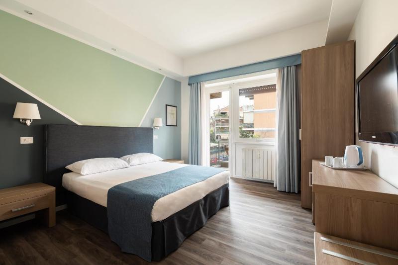 Double or Twin Room with Private External Bathroom image 1