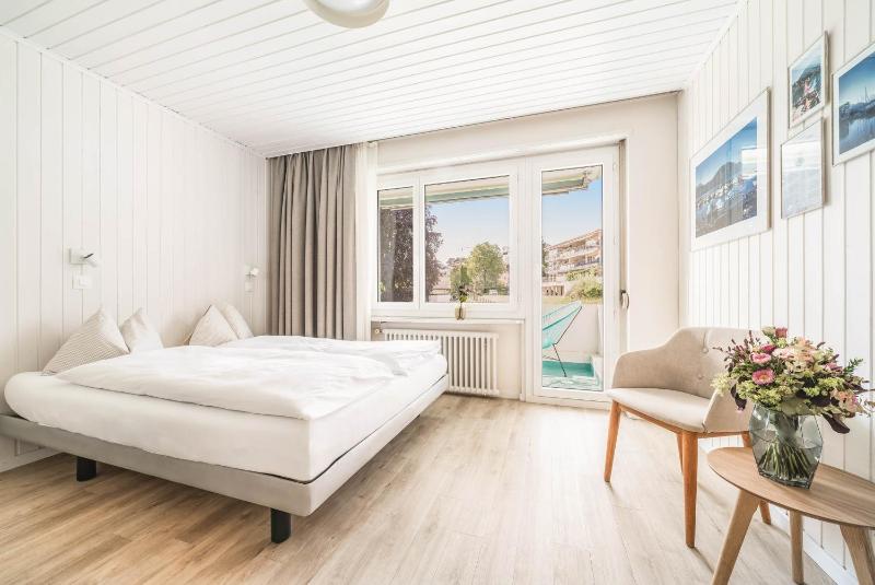 Double Room with Shared Bathroom image 1
