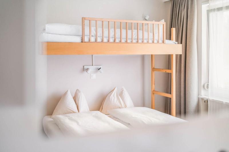Triple Room with Private Bathroom image 1