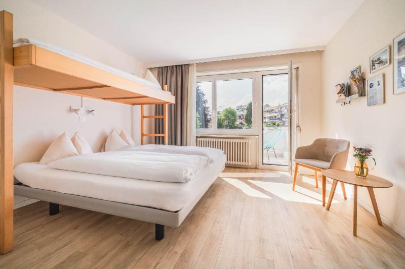Triple Room with Shared Bathroom image 1