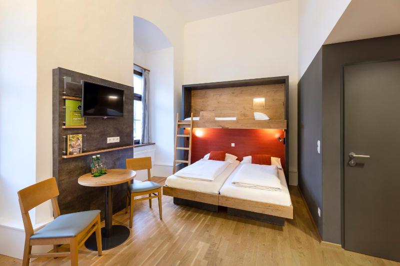 Quadruple Room image 1