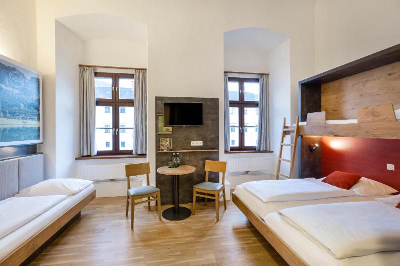 Quadruple Room image 4