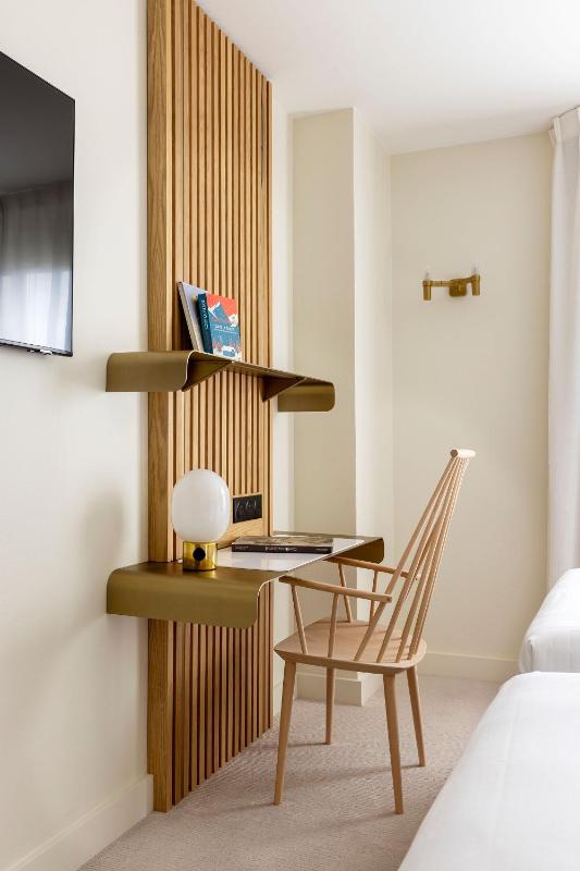 Standard Double Room image 3