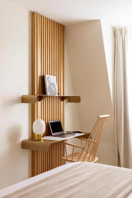 Standard Twin Room image 3