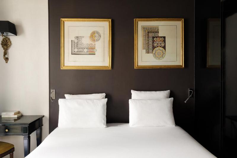 Deluxe Double Room image 3