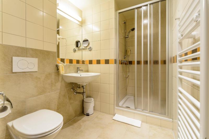 Single Room image 4