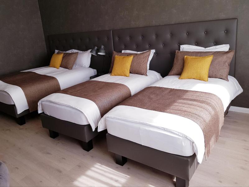 Superior Twin Room - Free Spa image 3