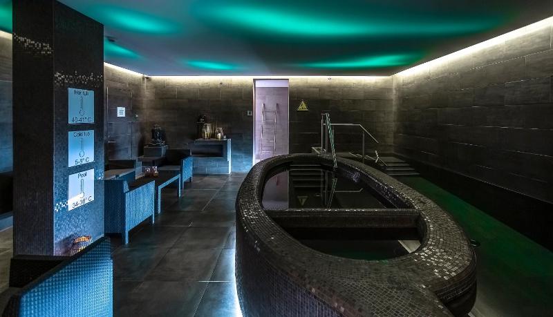 Superior Twin Room - Free Spa image 4
