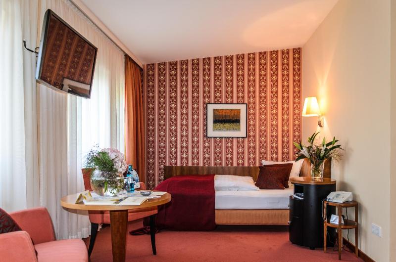 Single Room with Bathroom image 2