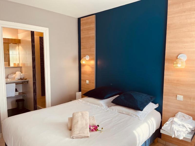One-Bedroom Apartment with swimming pool access image 1