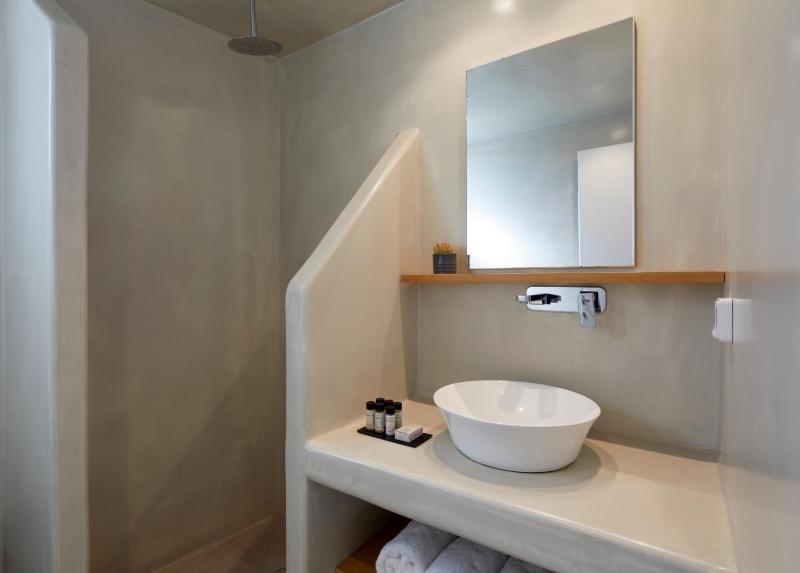 King Suite with outdoor heated Hot Hydromassage Tub image 2