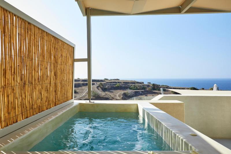 King Suite with outdoor heated Hot Hydromassage Tub image 1