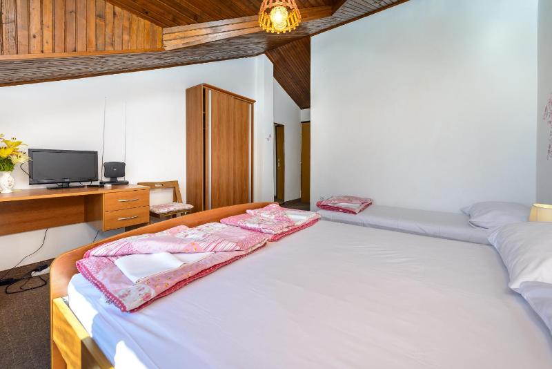 Triple Room with Sea View image 4