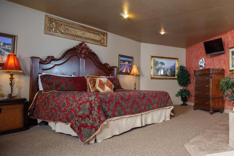 Deluxe Suite with Spa Bath image 1