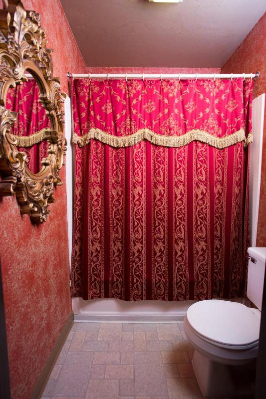 Deluxe Suite with Spa Bath image 2
