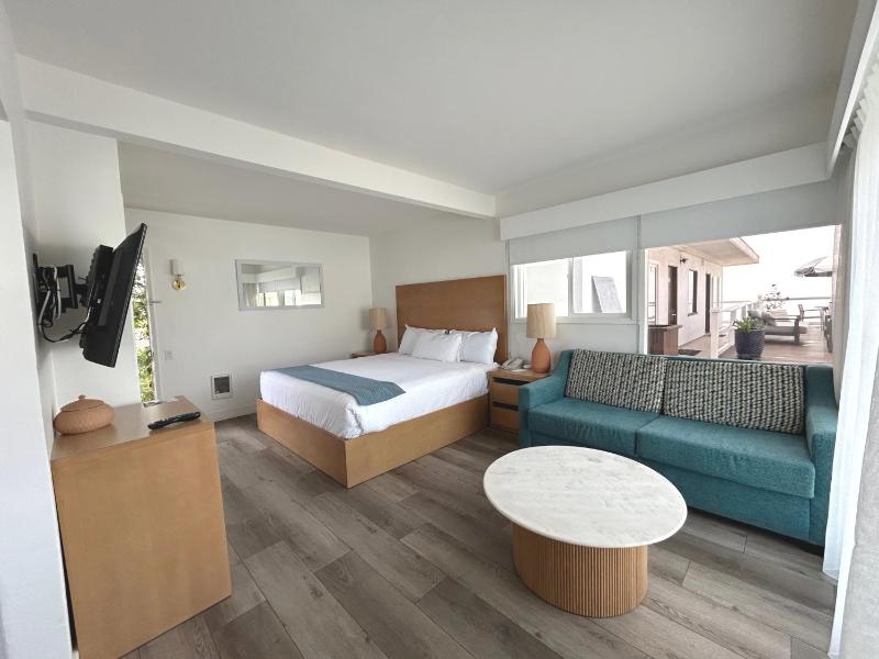 King Room with Sofa Bed - Partial OceanView image 3