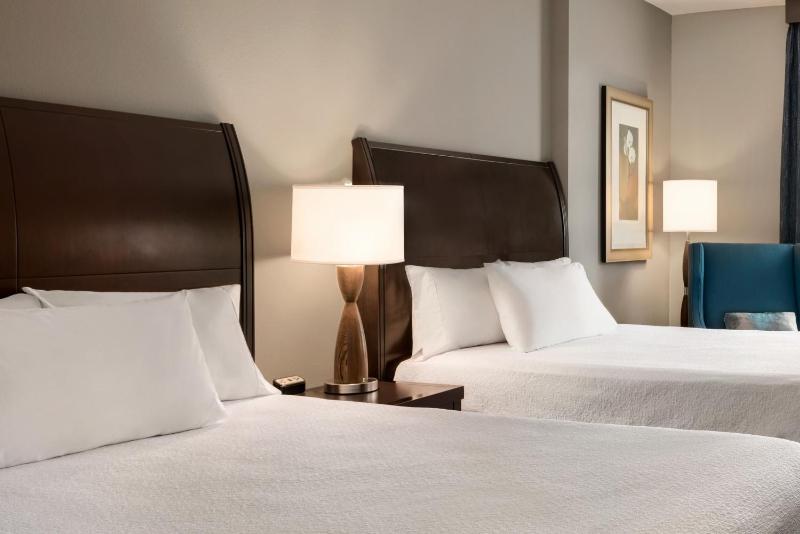 Queen Room with Two Queen Beds and Accessible Tub - Mobility Access image 3