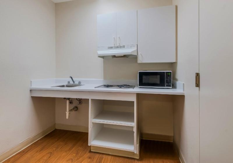Studio Queen Room Disability Access Non-Smoking image 3