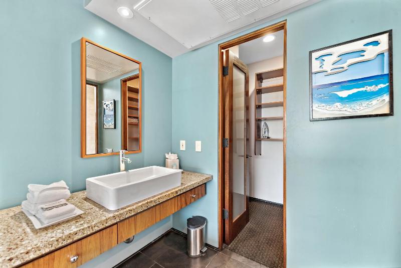 Deluxe King Room [North Building] image 1