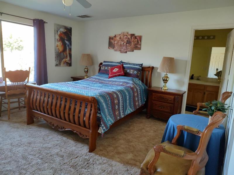 Queen Room image 2