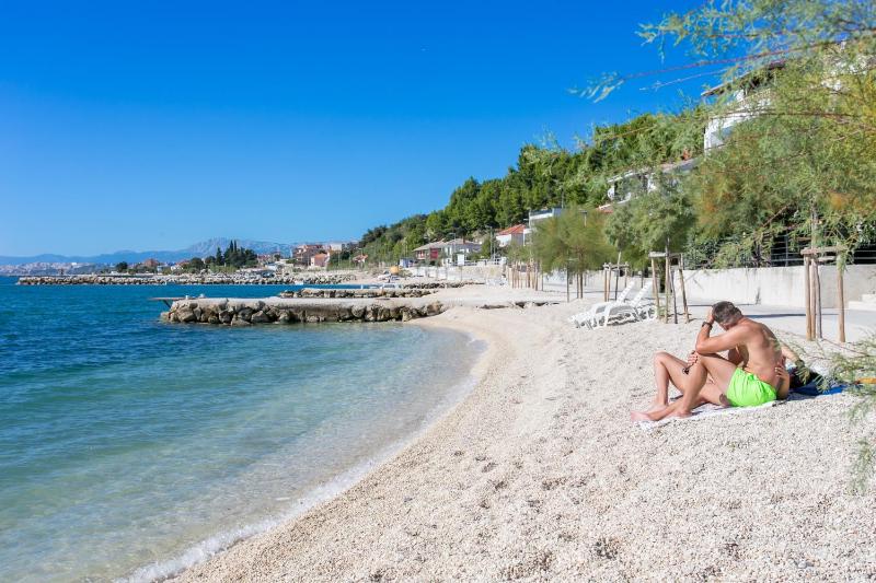 Family friendly seaside apartments Podstrana Split - 13725 - image 8