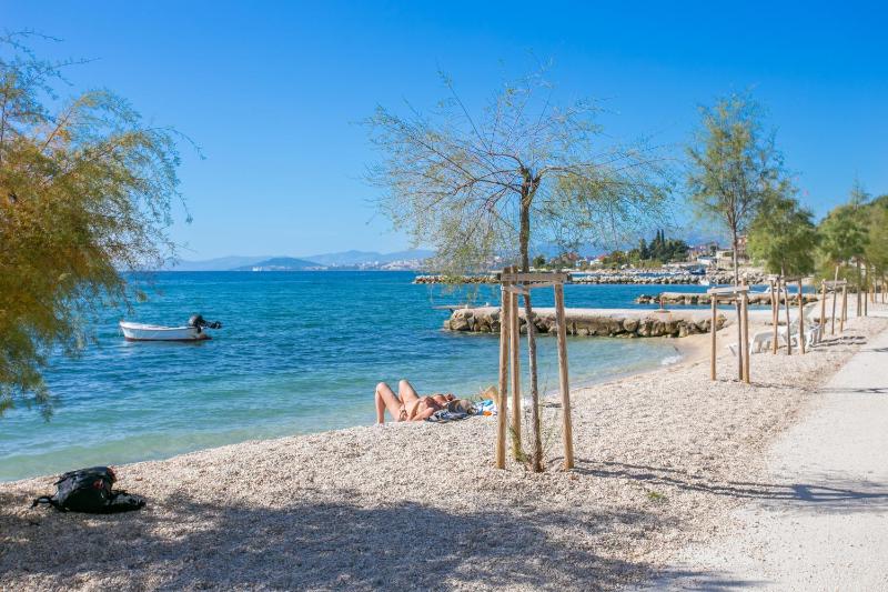 Family friendly seaside apartments Podstrana Split - 13725 - image 14