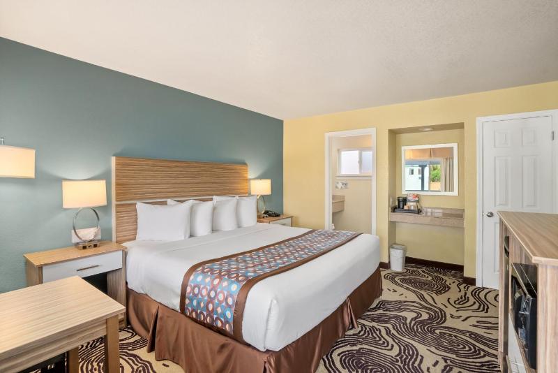 King Room image 4