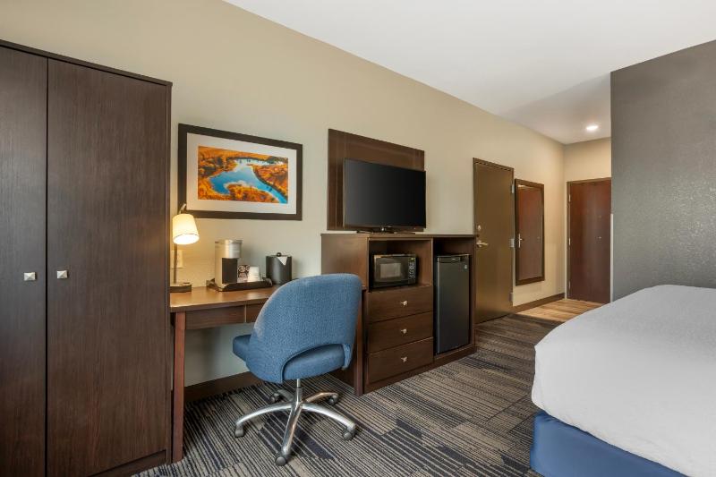 King Room with Roll-In Shower - Disability Access/Non-Smoking image 2