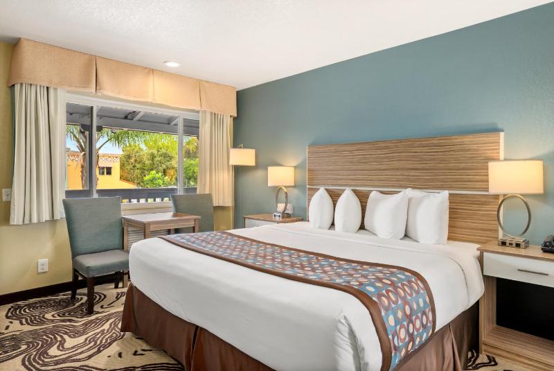 King Room image 3