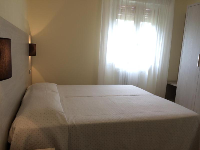 Double or Twin Room with Garden View image 3