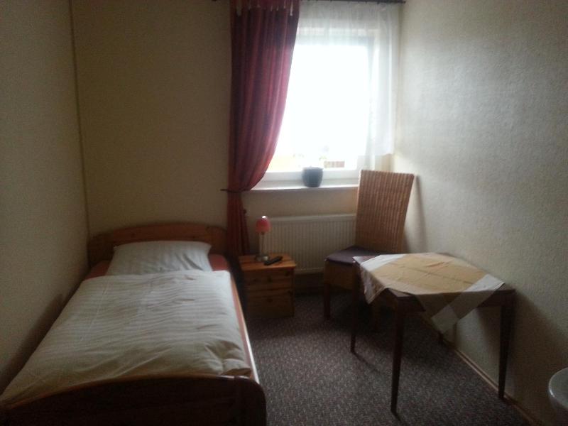 Small Single Room image 3