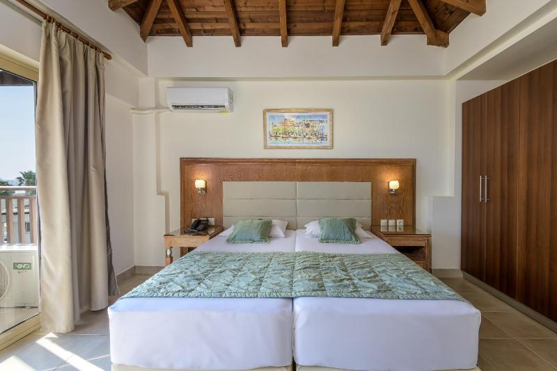 Twin Room with Private Pool image 1