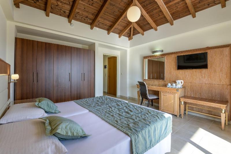 Twin Room with Private Pool image 4