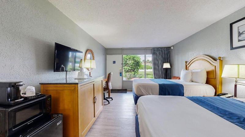 Double Room with Two Double Beds - Non-Smoking image 3