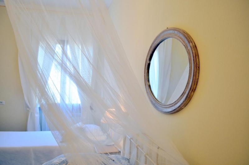 Superior Triple Room image 4