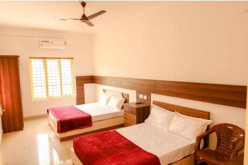 Deluxe Queen Room with Two Queen Beds image 2